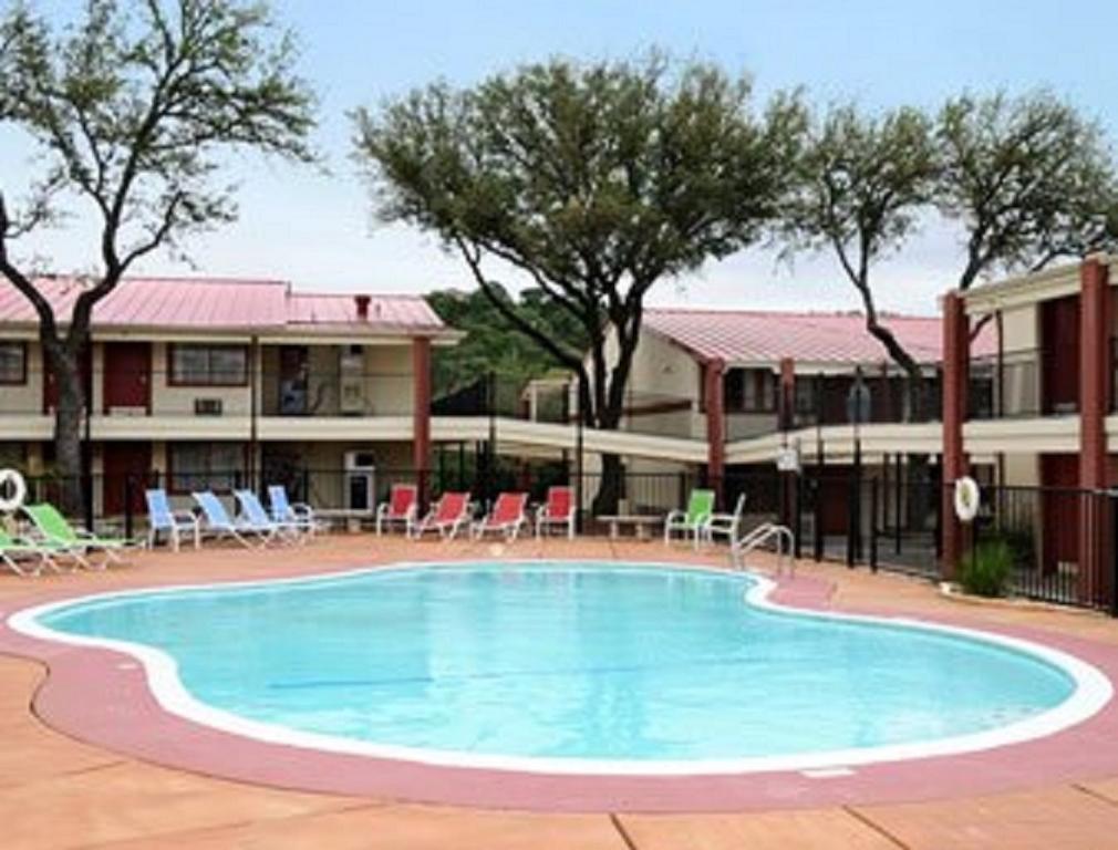 Super 8 By Wyndham Kerrville Tx Зручності фото